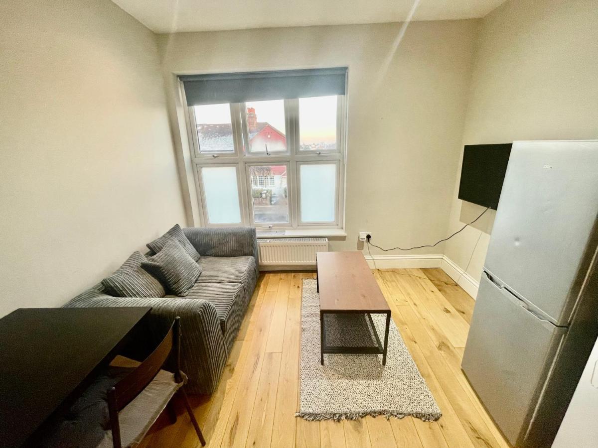 Cosy 1 Bedroom Flat! Londra Dış mekan fotoğraf